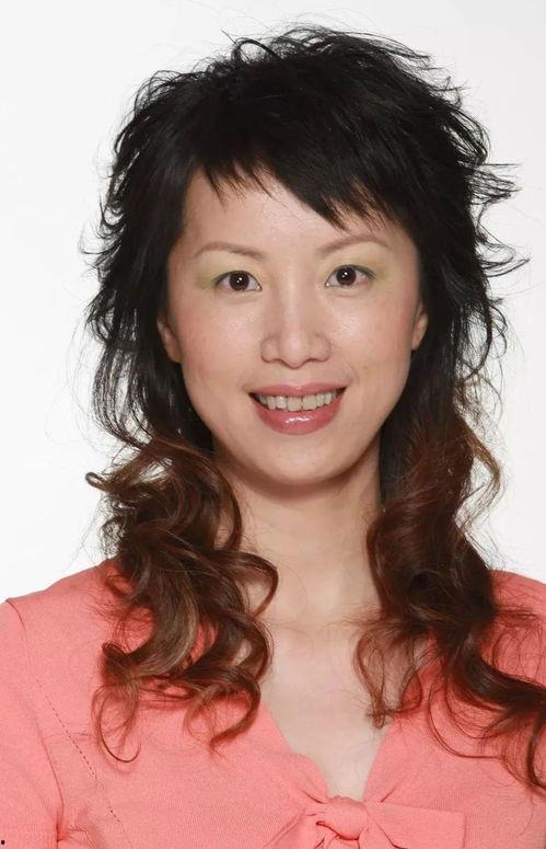 暖浅型肤色明星,揭秘暖浅型肤色明星的时尚秘籍